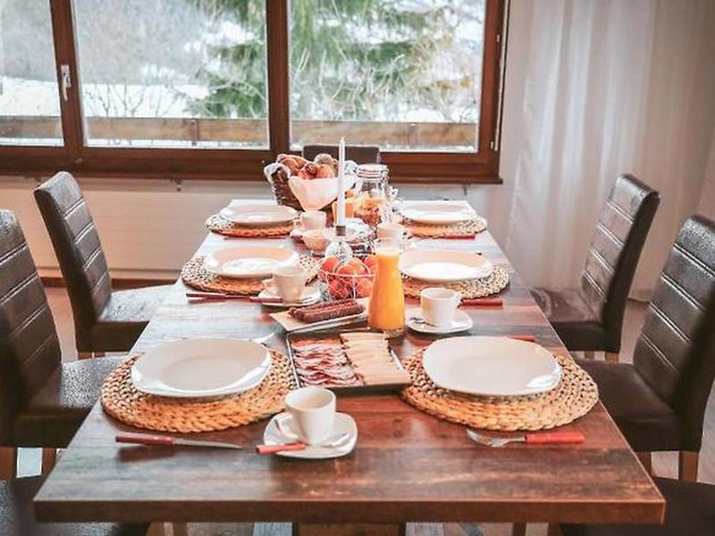 B8256804B599AE085F39E69BA390E0CE