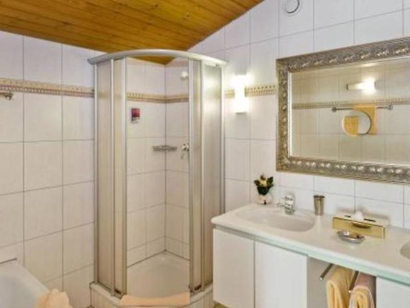 5B4BE0E3FA454B8E3E34A05F38D93F4F