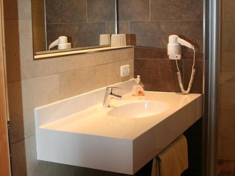 5E33E75309A06F93F3E91EDEC094C626