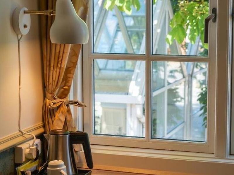 7CE10423F9EBF25199EA66B2170B326D