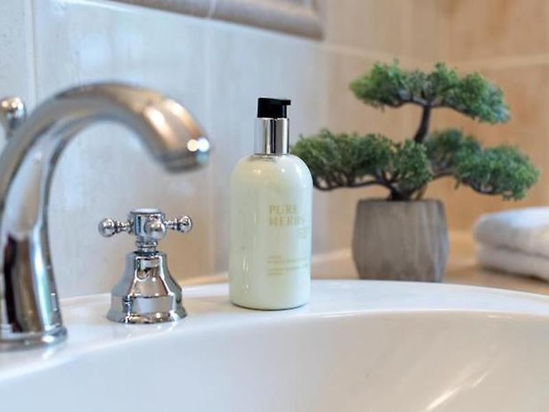 571F5E429208583B48B18C8F92C79EE2