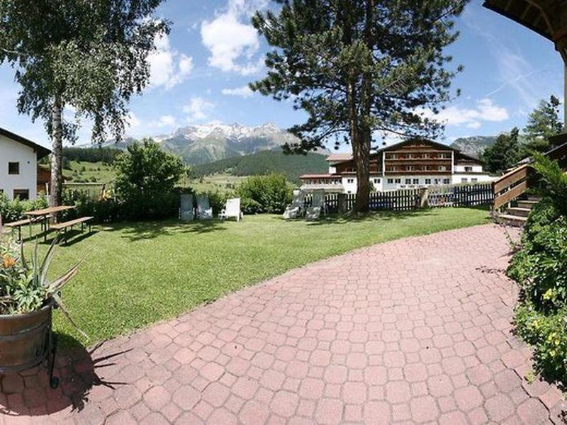 22DCBDA3DC544E995A160A6A801A18E8