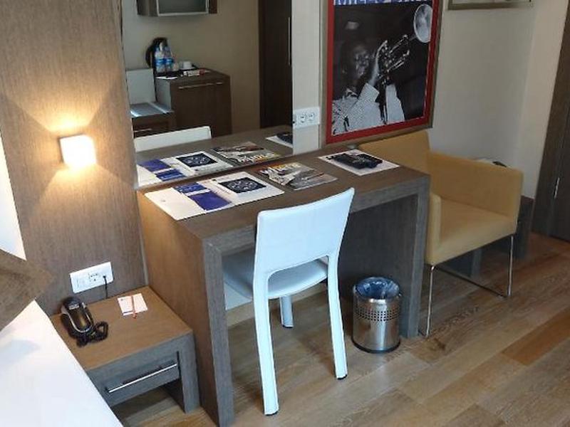 15FBD694DB3F98638C60860E68C80AD1