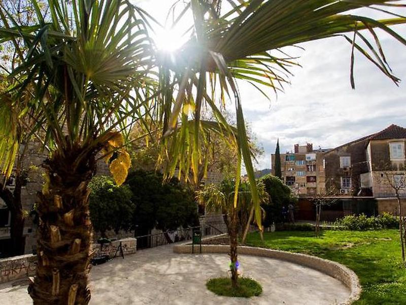 8D512EF872C7537EE5DD18F26E8C8060