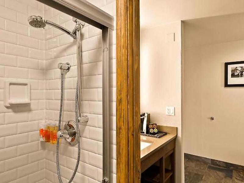 38D12CD2671DA69DF60509EAAACDA268