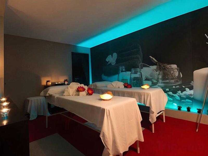 131CC8F4BF850426215F85D54F413D7E