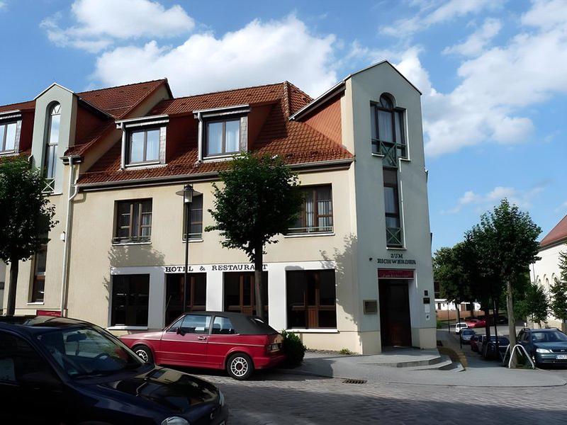 90CF7FB77FC78878F019583B4A31A119