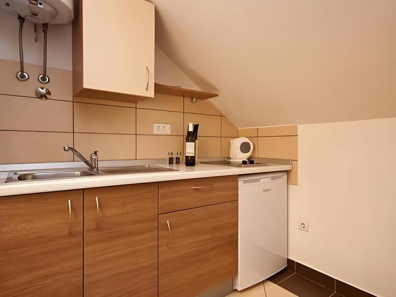 9556EE5AE9BD1C28008C0584C8112A44