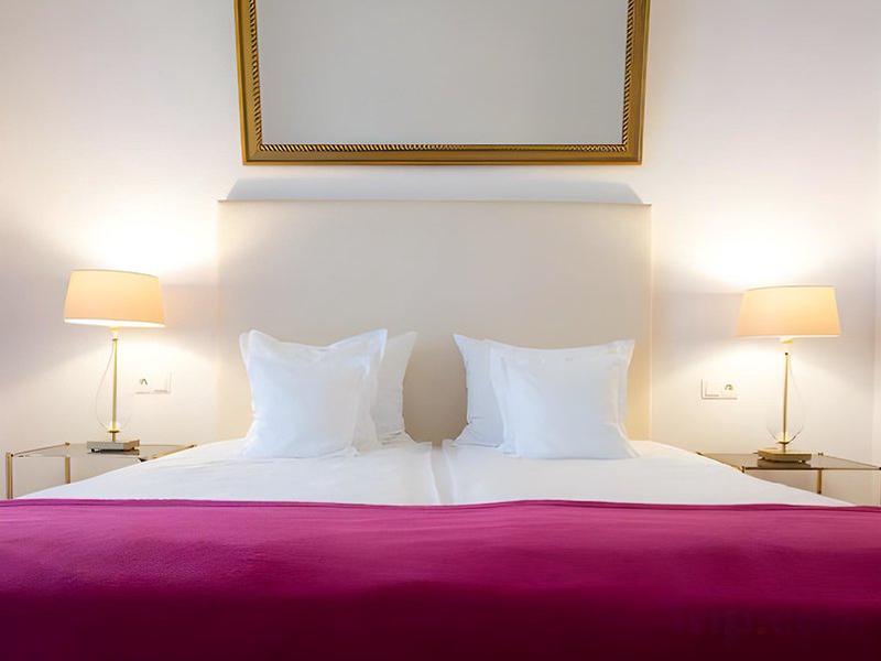 B37B880EE9A8EC43C313404F51B466C1