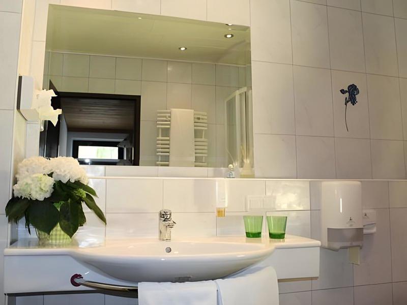 91546E7028155B7A3C7AE576C417CE27