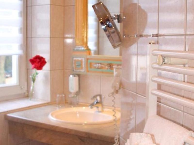 93F97EA0DEB47268D14426D2AA035F3A