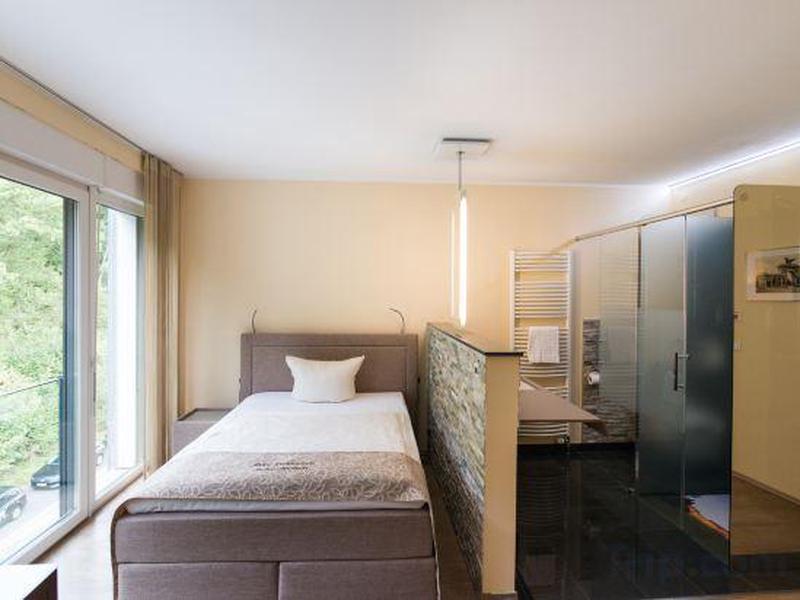 18F13BE3800C3F71FDED353A4CAD6FBE