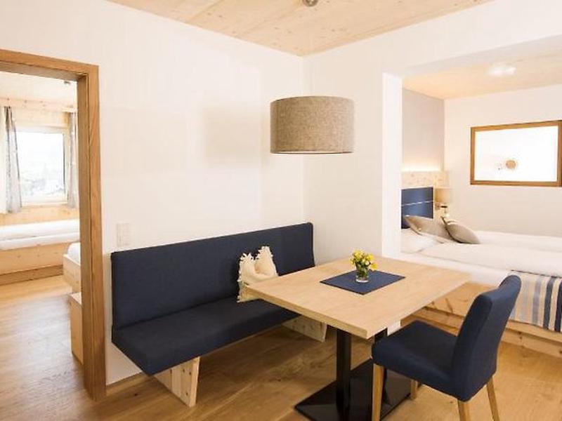 5701FF5709B37C8D9809ECB2D83C5FE0