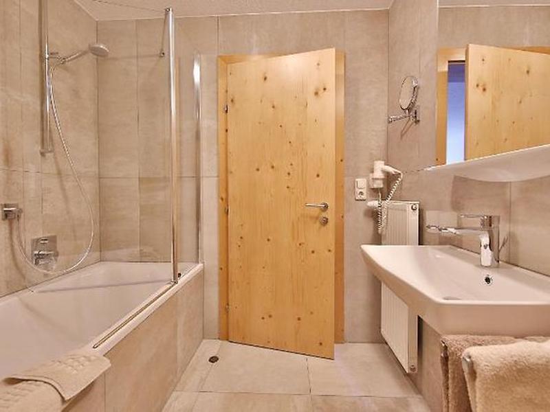 F53D8E3ED4AC14260AFBADBA0F3DA3E8