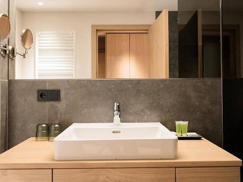 B110B487D19B67FC888470584A81E76A