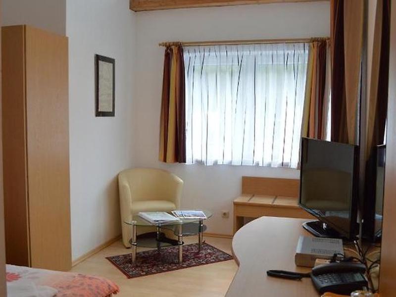 B1915121642165CEF2B7113E699D711A