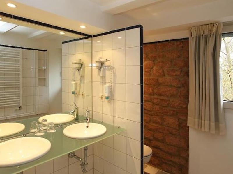 AFA80C9B6EA69FC47C16709D88F8FBD6