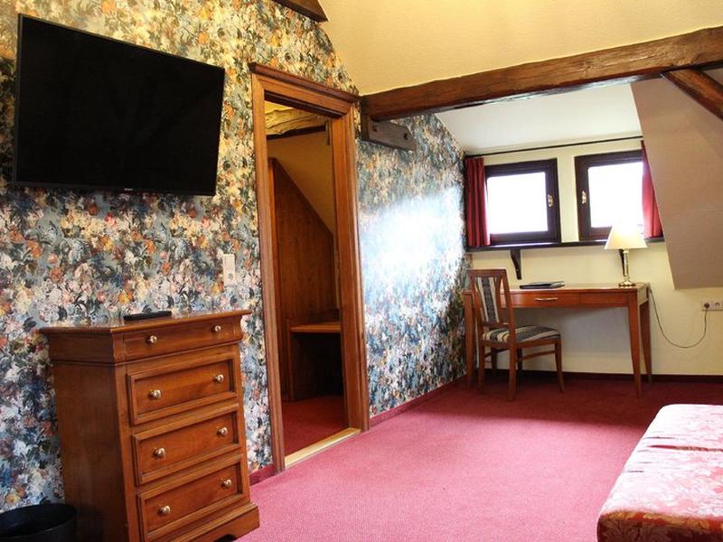 F677701B810C90603BD40FAE3B6497D5