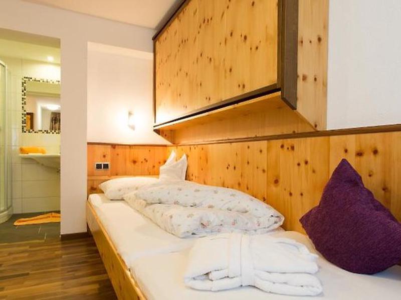 AAEB45E1395C27A941C694E115A7D369