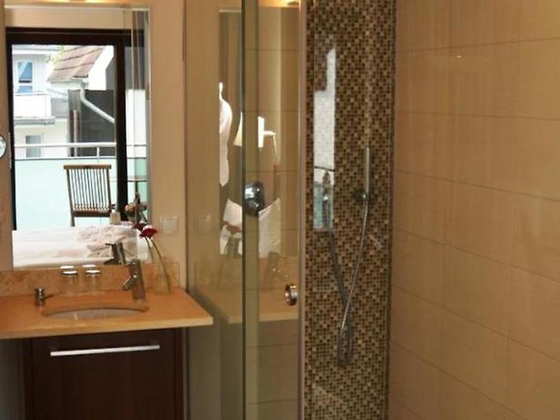 8C795E0A3A567E5A9C95956F0B242724