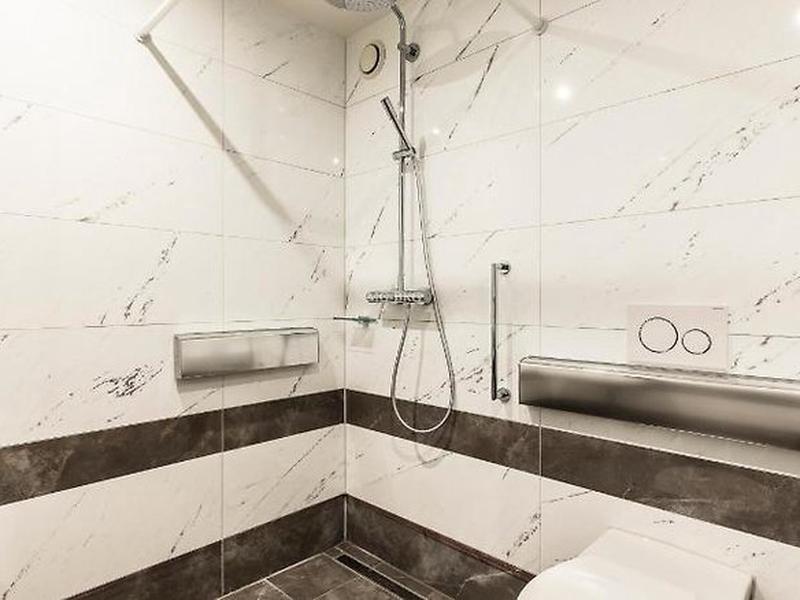 F41E04B338DA7061F2A4403D93826FFE