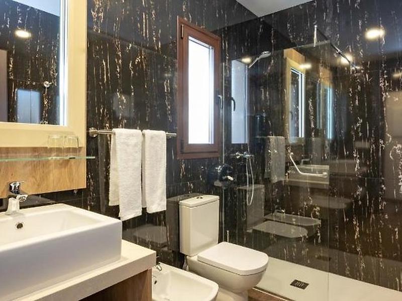 E27CC5A8B5FDF24AEBCCC65209718A6A