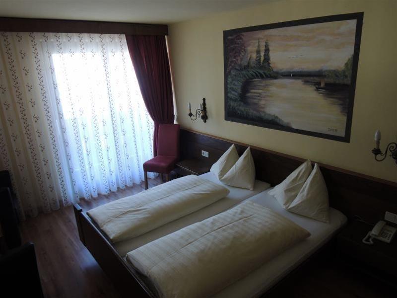 EBD998F3B66DC49D977E73A048D7BEE0