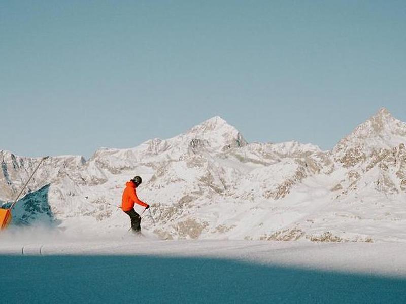 CDE374514F57B2C2333DDBDD8E2E883F