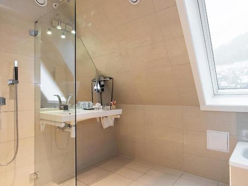 A527E60312FDC27F5040B26F780C4925