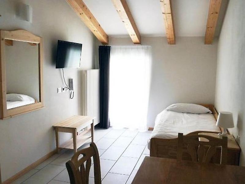 54D6FD14C6F74A85924BFFDF75FC024C