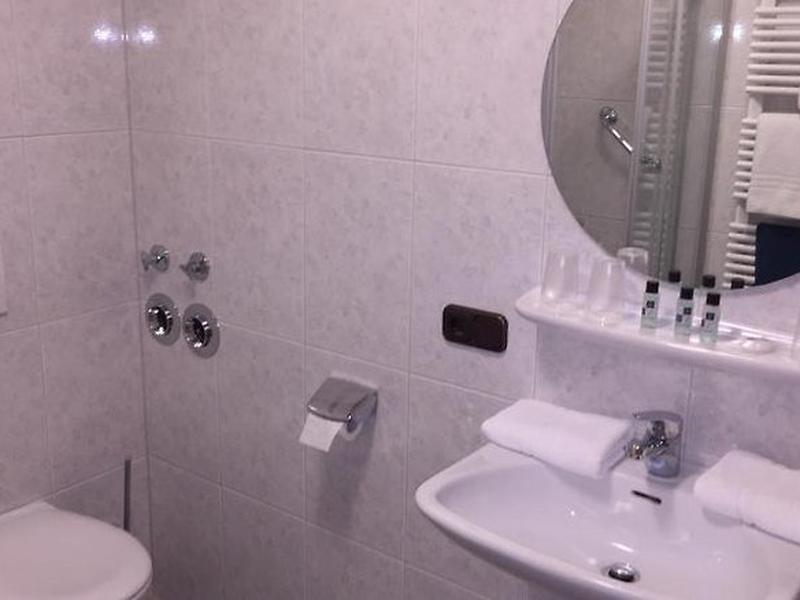 FE182C9482B4CE7FFB38E1697116271A