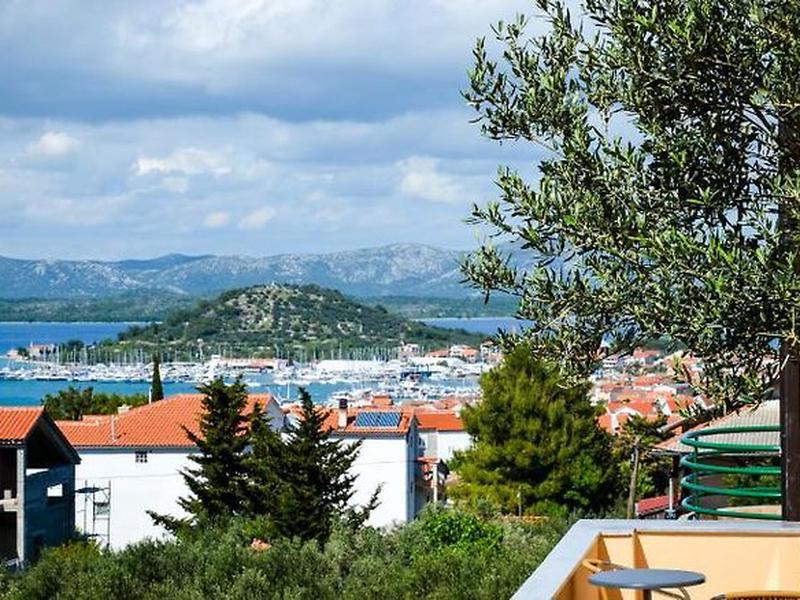 0C6BDE5BEEC03682419A6B7B18127A67