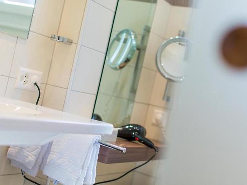 2C67D5441F4F83C794C3122B4089A08E