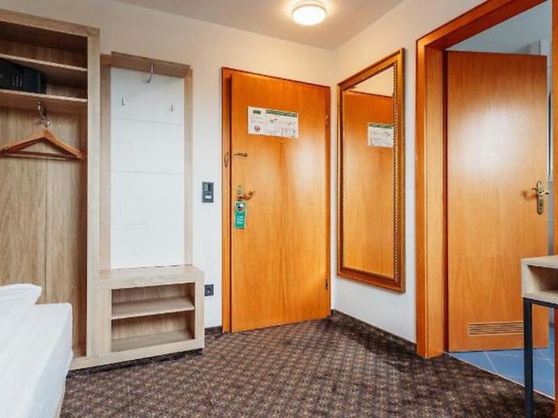 FDBFBB45196401BB9513E125AB2E31C3