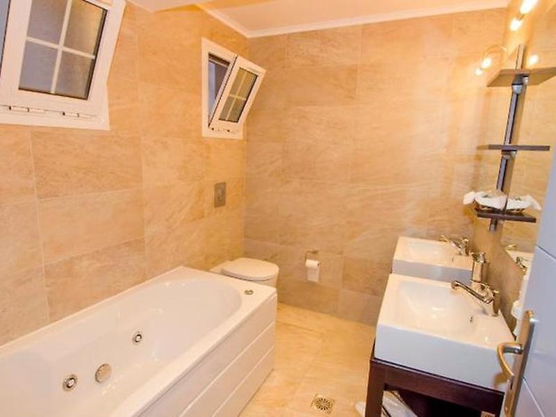 C777F2E3DB855C81894EA5F12A3AD03F