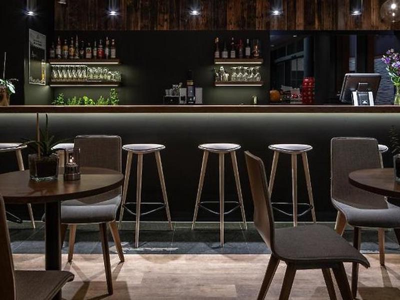 81618ADC061AC2BF501DFC12CD3D3A3F