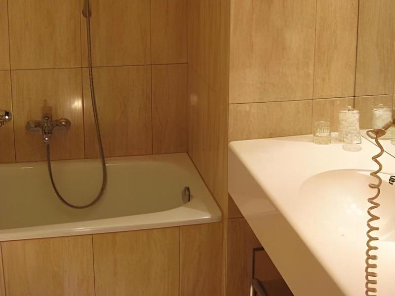 D5B3ACE9B8D9D54C9425D981A1A50E72