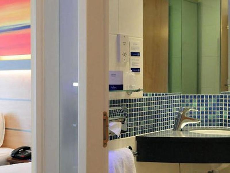 C0512B9156254B29F25DB2592330EDA4