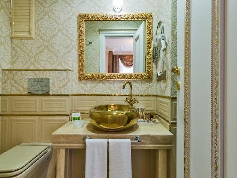 70B8BD50E30A37EF21758C0FFA5B9FDE