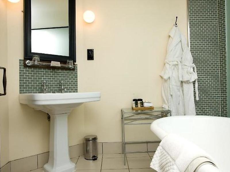 FEC09D367B4BFBA747034467BB3E74C5