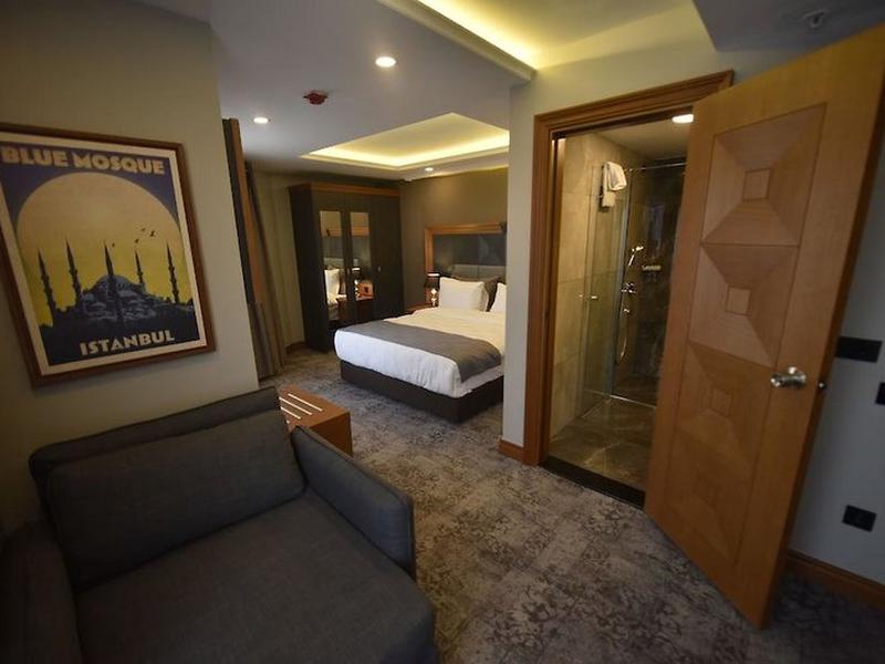 256CB3502BE8AC57222F2C950D60F855