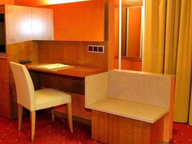 56B8F93C17FDB7EAD16E8F2C697F5AC3