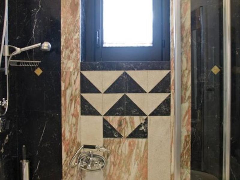 B2126DFF56E475151B4D9D8C6BA4235A