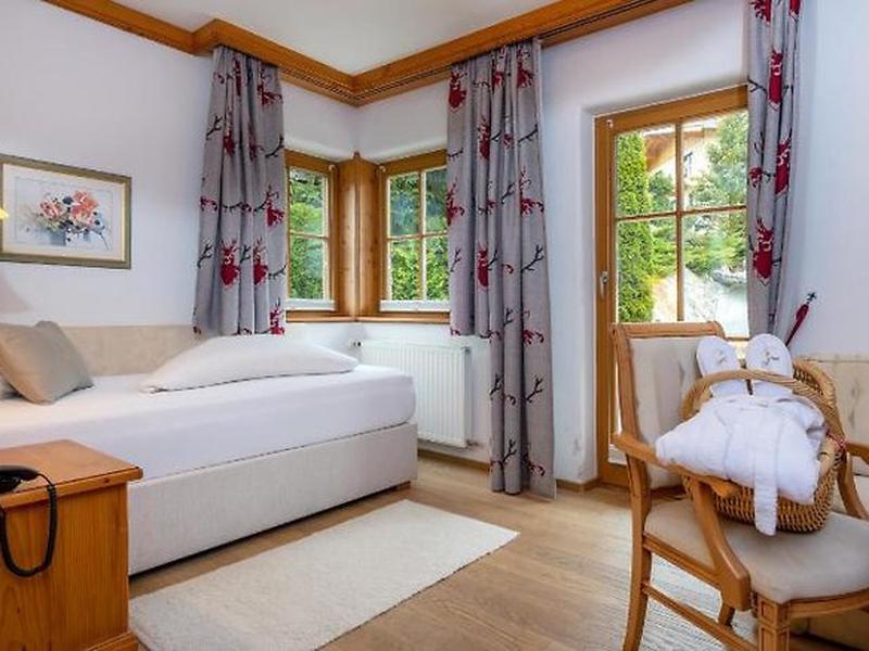 EA01AB1ADFB84A5636DCE9006499F133