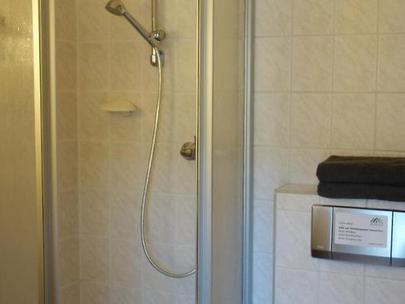 AF8892E6B4DBA587D3A3AD781A2EFF17