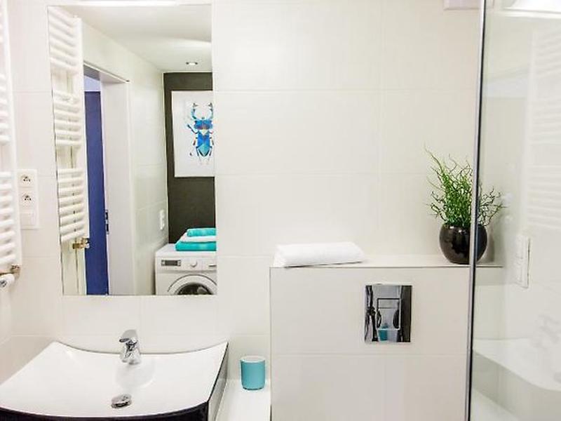 25B8E404DCC5A824D3D3E143F83E8B3B