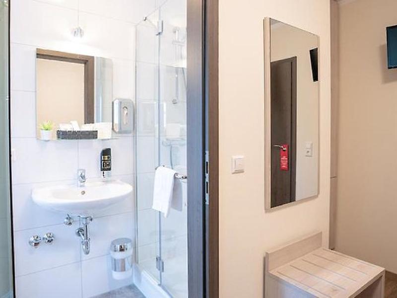 338B194E8FE744417FC7EF03FEE8FEA4