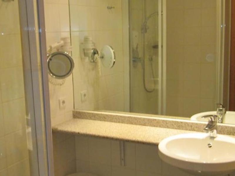 92E889B8128E54926094BC3AA75FFB6B