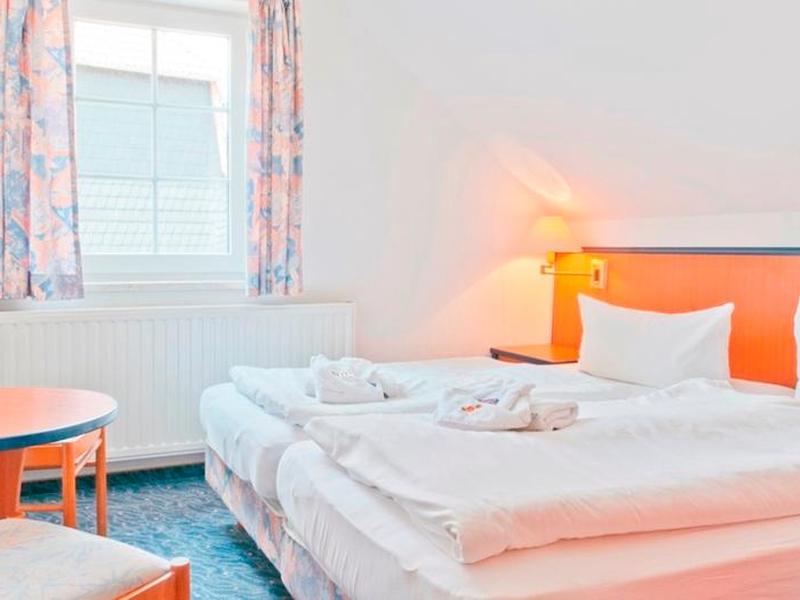 64A7ED90300B24552EE850FA158D7D35