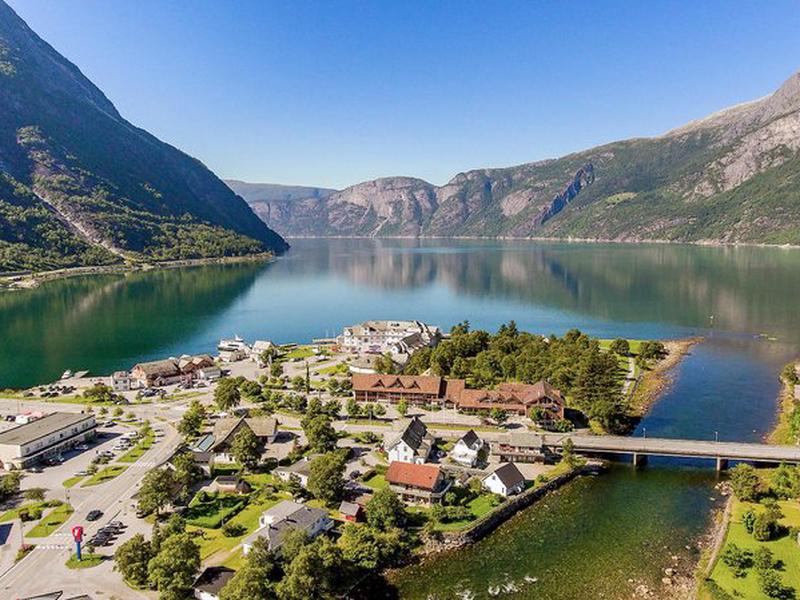 479275B9C880A4B8B88D917F022BA7B2